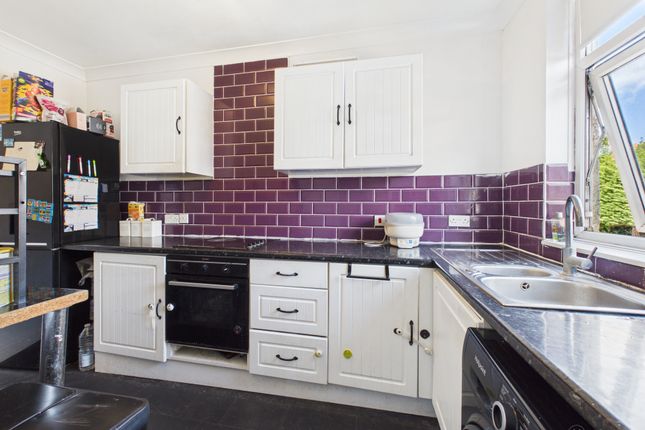 Flat 2, High Wycombe photo 4