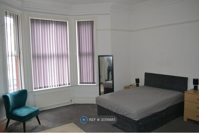 Room, Victoria Crescent Eccles, Manchester photo 4