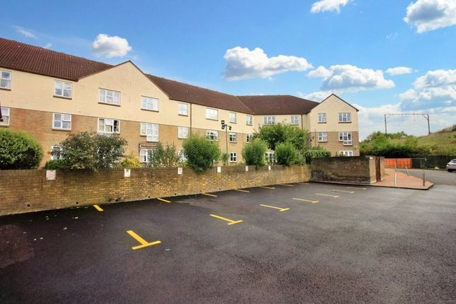 Flat for sale in Sycamore Court, Stilemans, Wickford