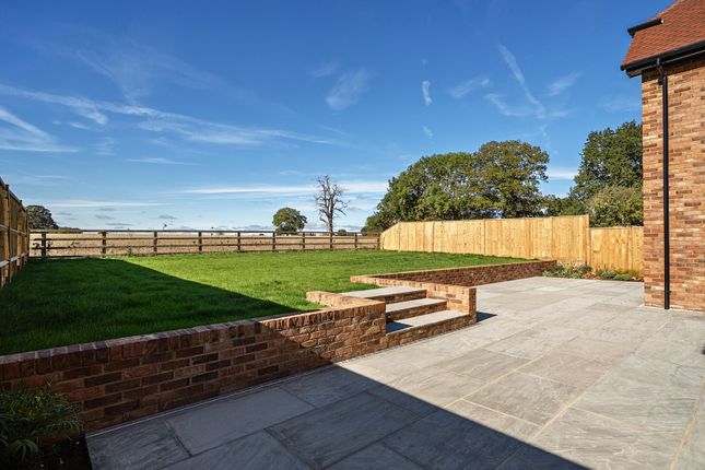 4 bed detached house for sale in Reading RG7 – £1,200,000