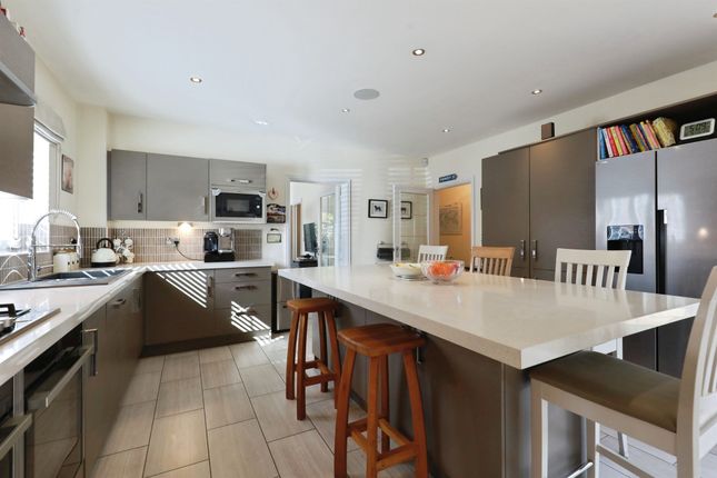 6, Macaulay Lane, Warwick photo 2