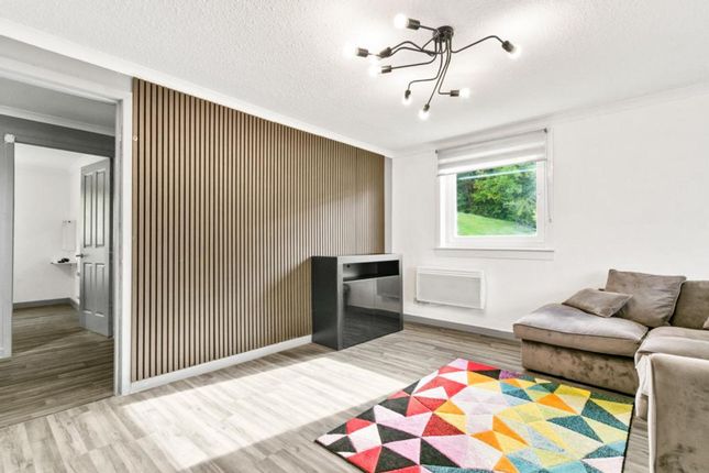Flat B, 14 Buchanan Drive, Glasgow photo 4