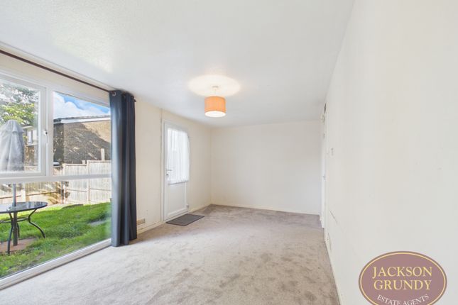 3, Collmead Court, Northampton photo 4