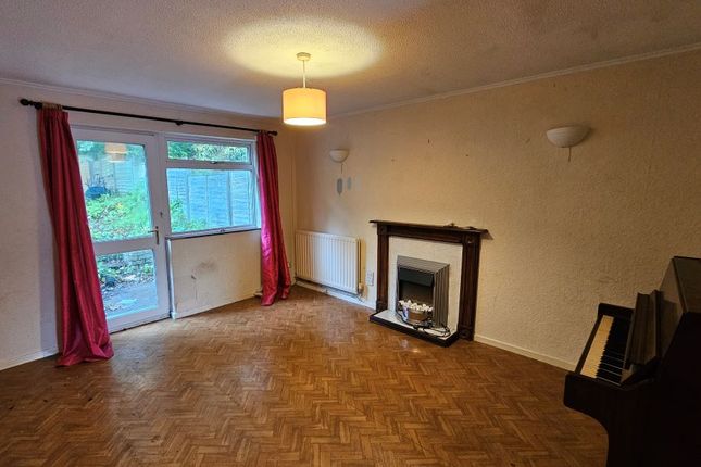26, Fredas Grove, Birmingham photo 2