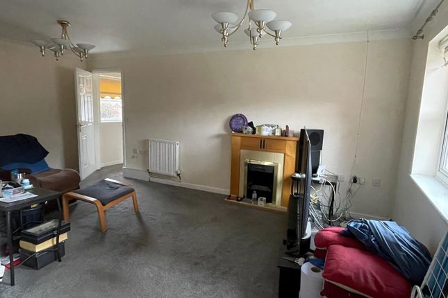 Somerset Way, Highbridge photo 3