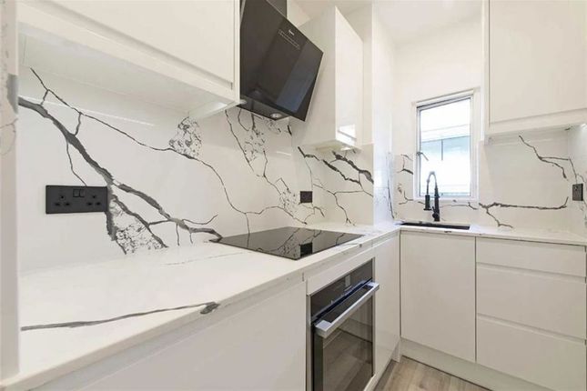 Flat 21, Paramount Court, 38-39, University Street, London photo 4