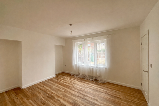 27, Allendale Avenue, Nottingham photo 4