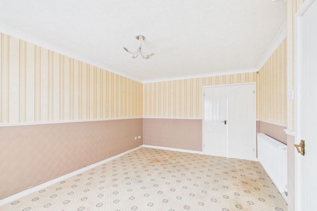 40 Pen-y-Parc, Ebbw Vale photo 2