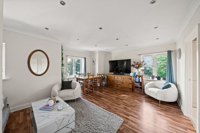Flat 5, Bloomsbury Court, Caterham photo 3