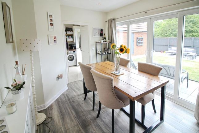 16, Saxon Mews, Leeds photo 4