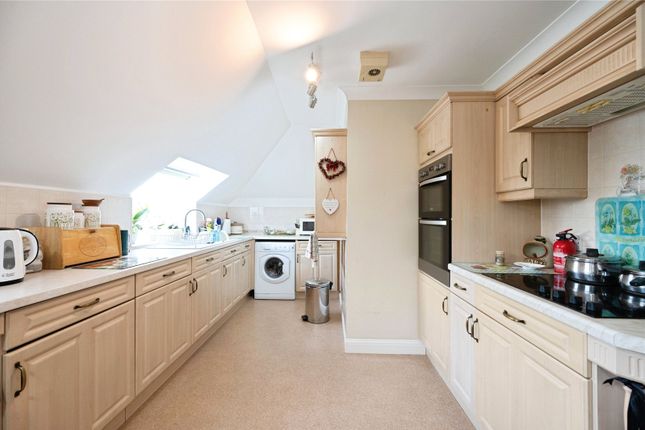 Flat 70, The Gate House, 354, Sea Front, Hampshire photo 3