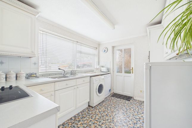 2, Waterfield Close, Horsham photo 3