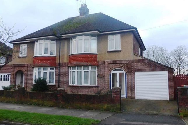 Thumbnail Property to rent in Byron Crescent, Bedford