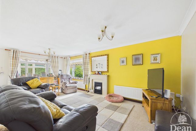 46, Woodland Rise, Lydney photo 3