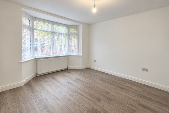 Oakwood Avenue, Southall photo 2
