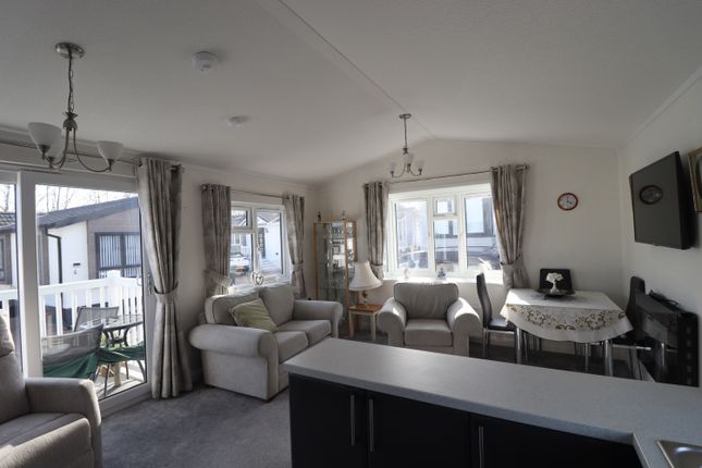 33, The Grange, Lutterworth photo 2