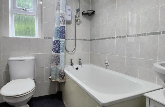 61, Markham Road, Dorking photo 4