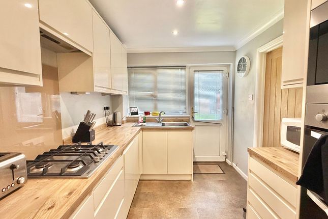 30 Elizabeth Gardens, Southampton photo 3