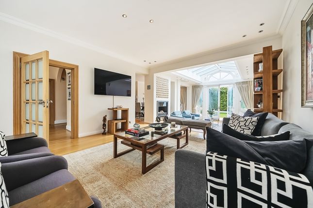 14, Orchard Avenue, London photo 2