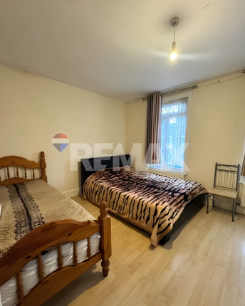 64, Inglehurst Gardens, Ilford photo 4