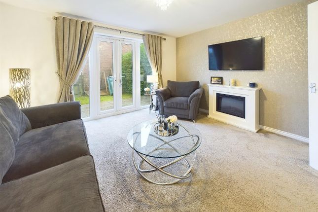 33, Redbrook Way, West Yorkshire photo 2