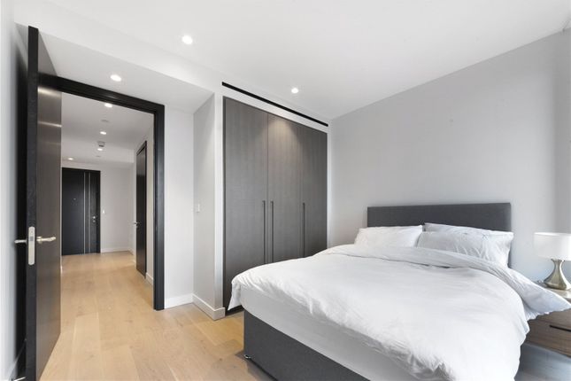 Flat to rent in Triptych Place, London