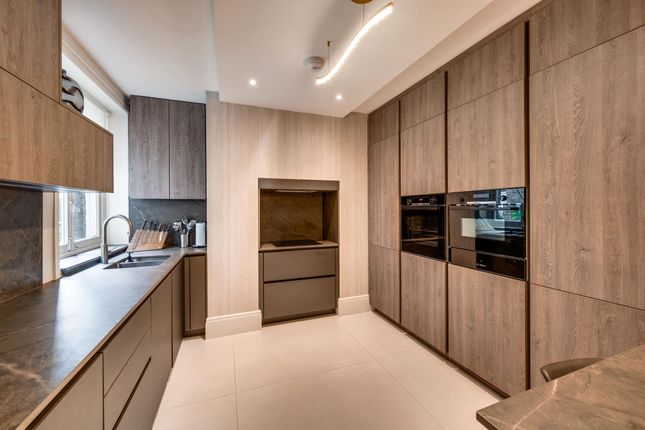 Flat 2, Abingdon Court, London photo 5