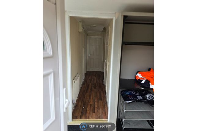 Kavsan Place, Cranford, Hounslow photo 2