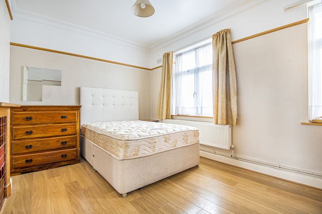 84, Fieldview, London photo 4
