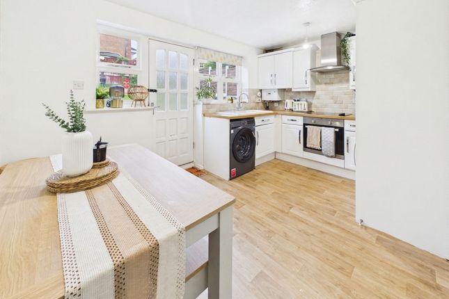 8 Westerdale Close, Manchester photo 2
