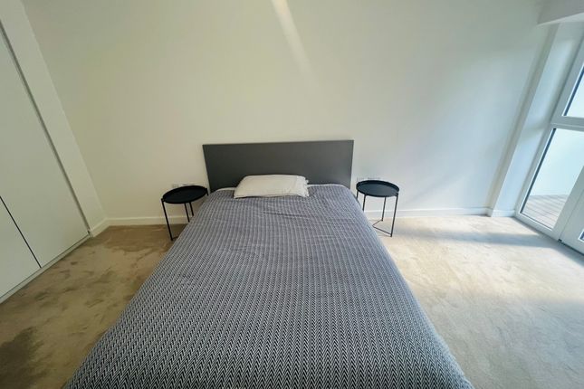 Flat to rent in Commander Avenue, London
