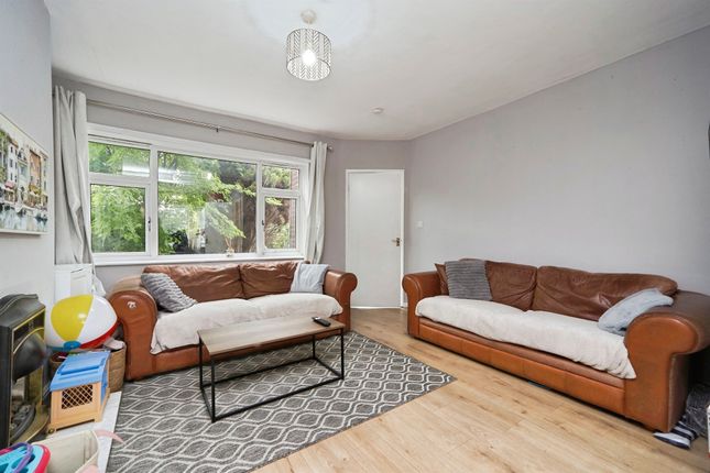 26, Raynville Avenue, Leeds photo 2