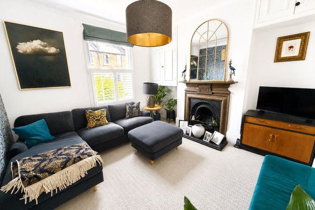 15, Mercia Grove, London photo 2
