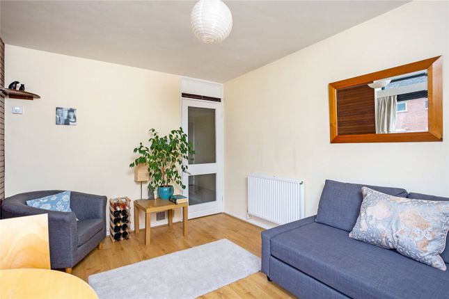 Flat 14,, Martin Court, Oxford photo 3