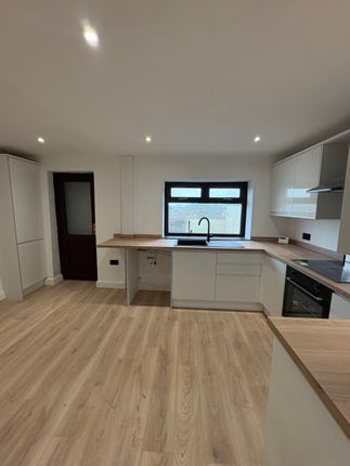 17, Moss Lane, Blackburn photo 3