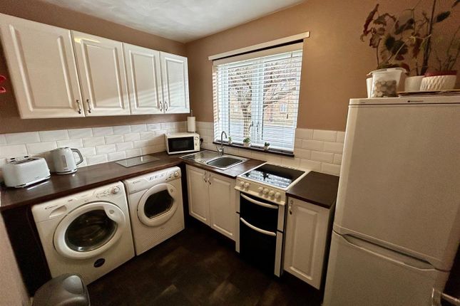 3 Hanover Court, Quaker Lane, Waltham Abbey photo 4