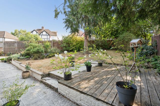 104 Brookdene Avenue, Watford photo 4