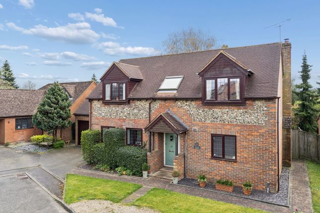 14 The Orchard, High Wycombe photo 2