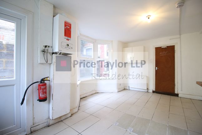 321, Markhouse Road, London photo 3
