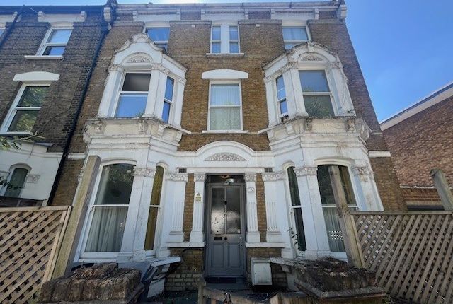 Studio flat on Agar Grove, London, £100,000