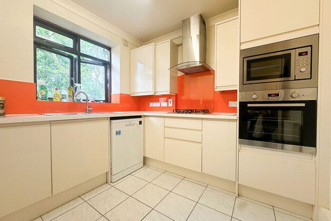 Thumbnail Flat to rent in Cluse Court, St Peters Street, London