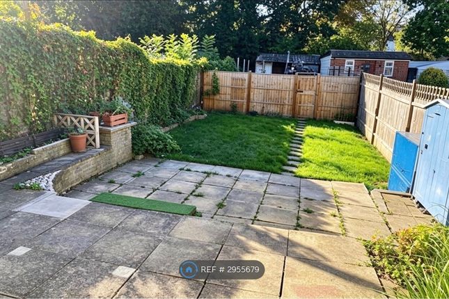 Monks Avenue, Barnet photo 3
