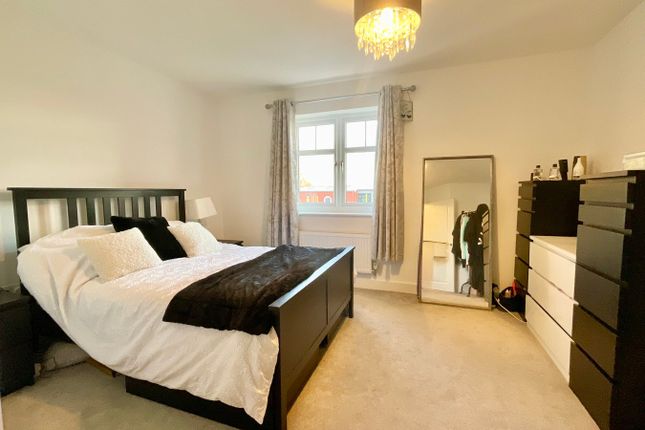 Flat 19, Sultan Glacier Close, Newport photo 4