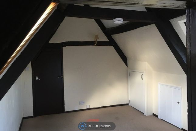 Flat, High St Highworth, Swindon photo 3