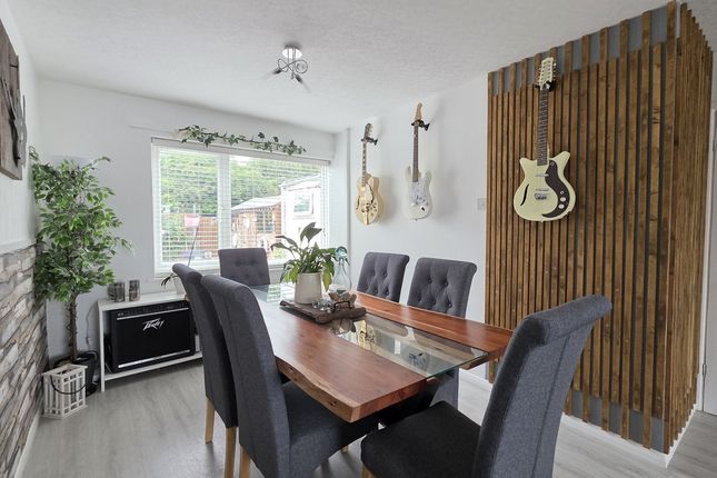 16, Orchard Way, Long Itchington photo 3