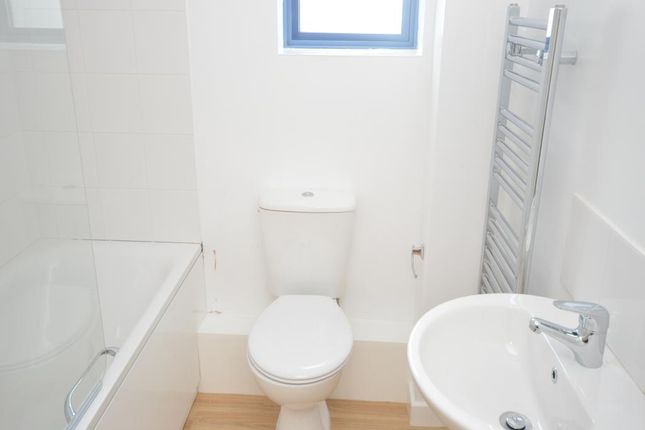 Flat 12, Wingrove Court,, Weyhill Road, Hampshire photo 4
