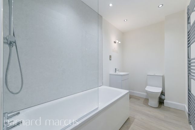 8a, The Green, 8a, High Street, FELTHAM photo 3