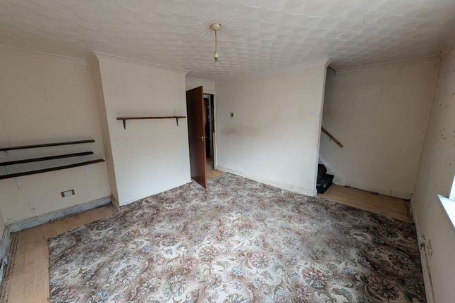 16a, Farm Road, Neath photo 2
