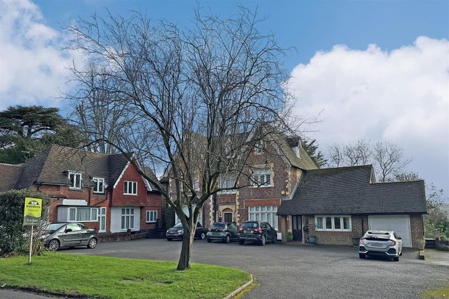 2-bed flat on Flat 1 The Copse, 47, Alma Road, Reigate, £290,000