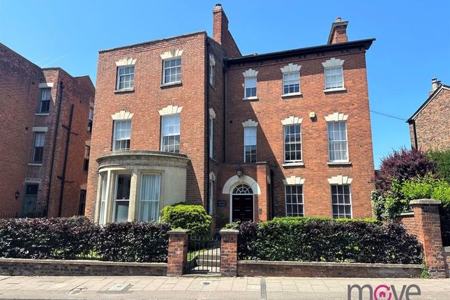 Flat to rent in Brunswick Road, Gloucester